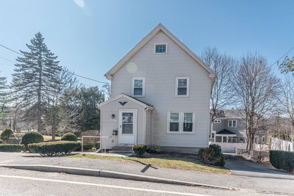 Needham, MA 02494,207 Webster St