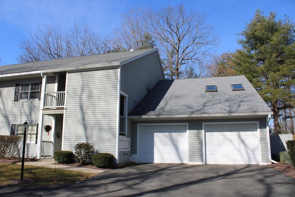 Greenfield, MA 01301,102 Country Side Rd #102