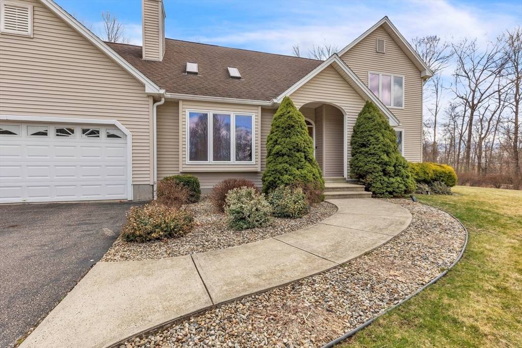 Ludlow, MA 01056,28 Deer Hill Cir