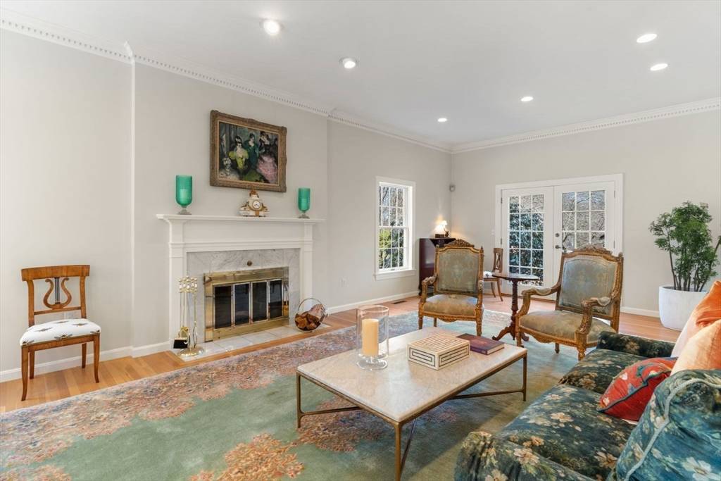 Weston, MA 02493,23 Sutton Place