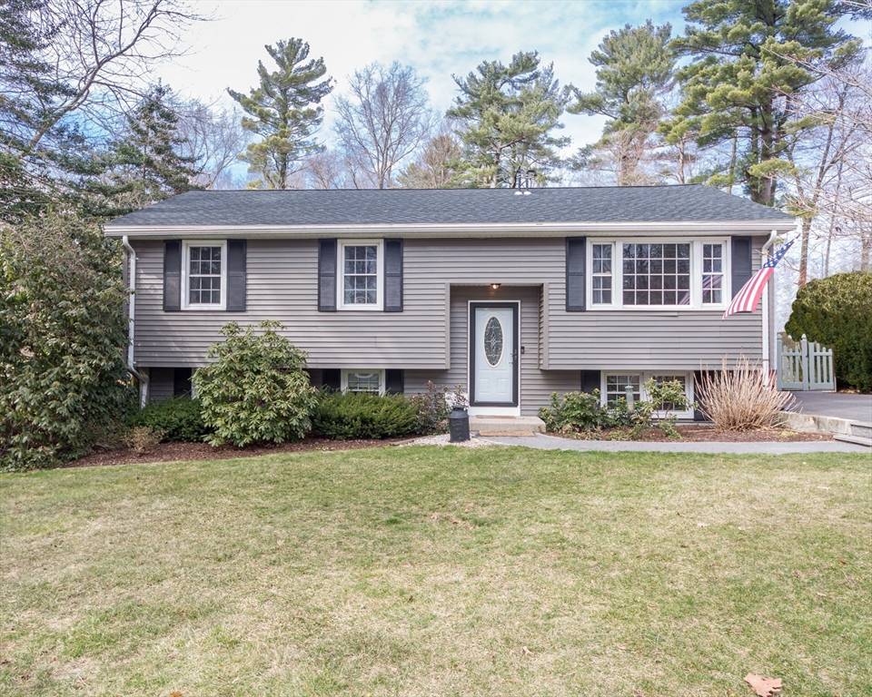 Holliston, MA 01746,23 Andrew Ln