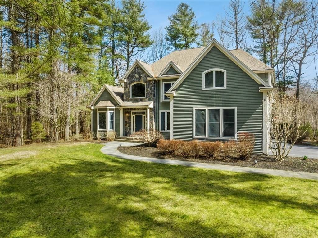 Norton, MA 02766,11 Forest Ln