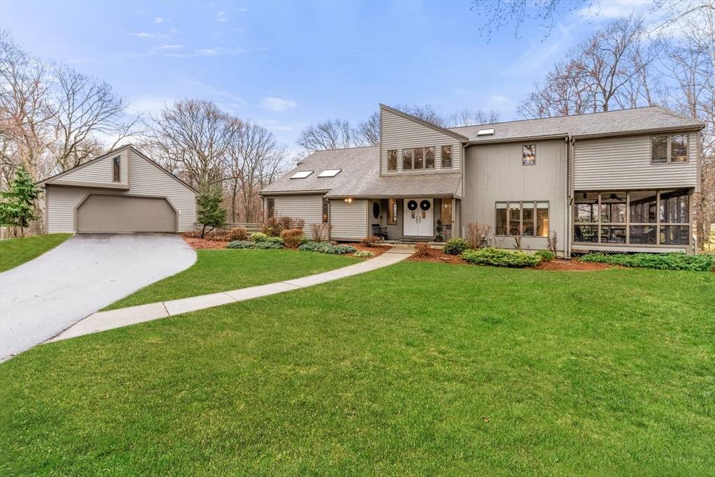 Hopkinton, MA 01748,48 Ash Street