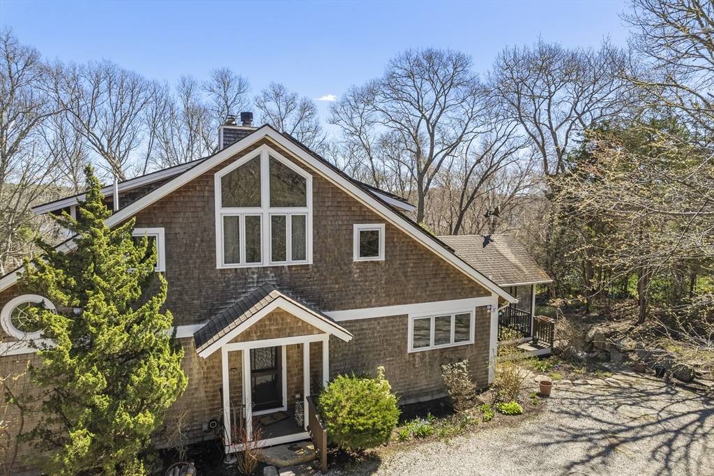 Westport, MA 02790,942 Drift Road