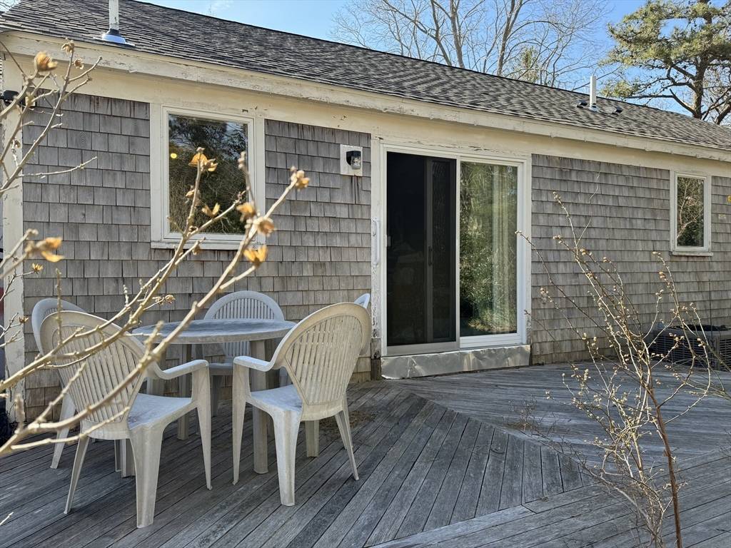 Wellfleet, MA 02667,49 Village Ln