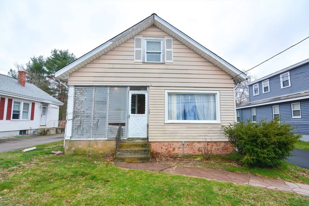 Seekonk, MA 02771,127 Pine St