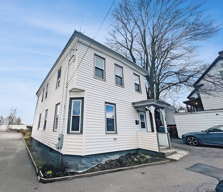 Lowell, MA 01852,11 Hazel St