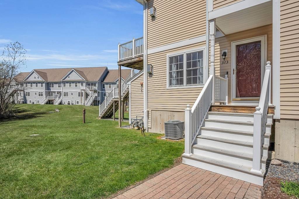 Abington, MA 02351,323 Hampton Way #323