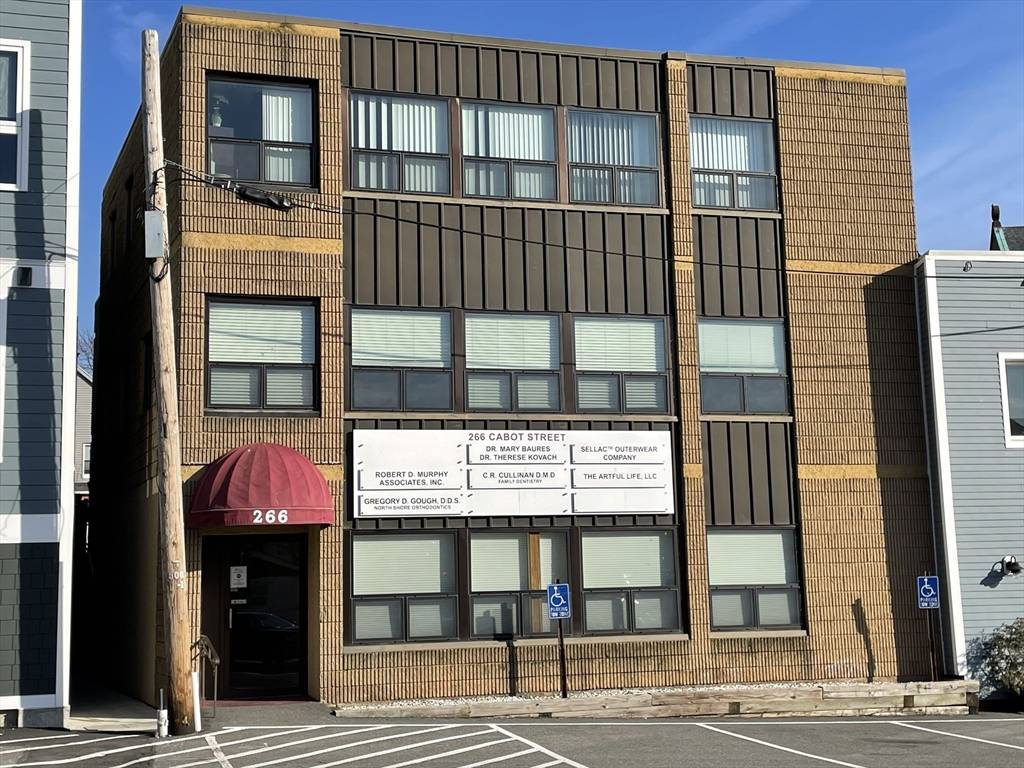 Beverly, MA 01915,266 Cabot Street #6
