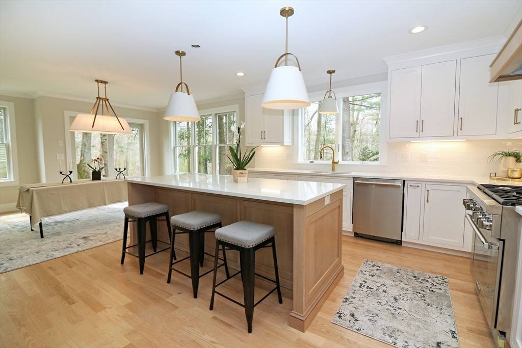 Needham, MA 02492,41 Curve St