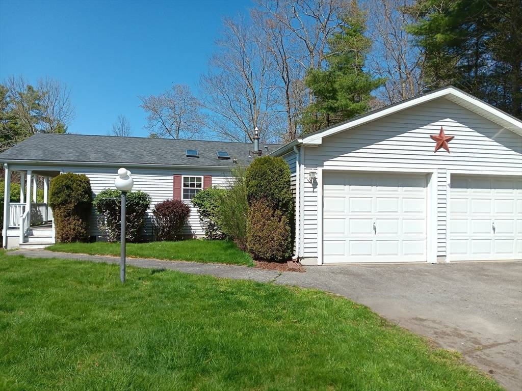 Middleboro, MA 02346,3404 Oak Point Drive