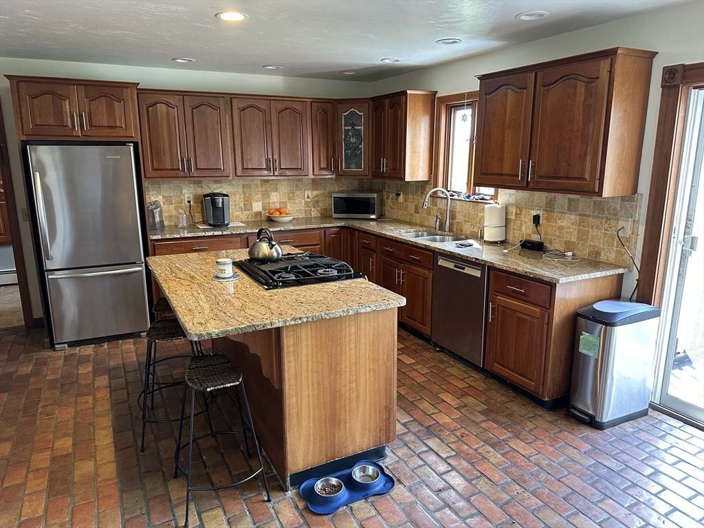 Paxton, MA 01612,50 Brooks Rd