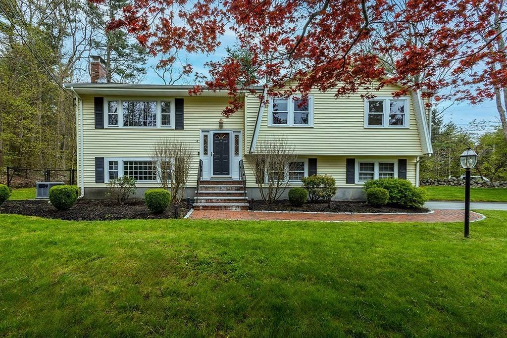 Medfield, MA 02052,4 Plain St