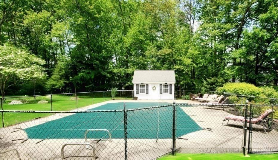 14 High Meadow Cir East Longmeadow, MA 01028
