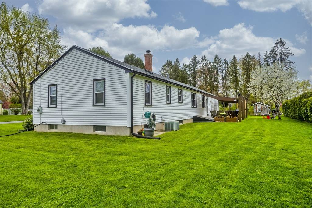 Wilbraham, MA 01095,3 Manor Rd