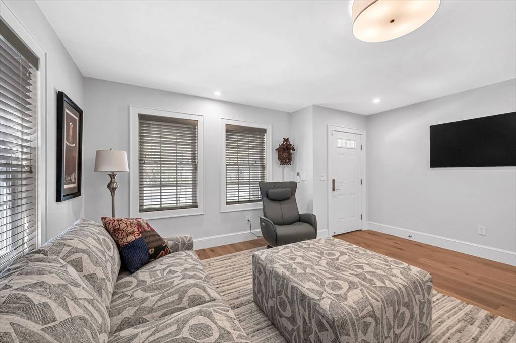 Northampton, MA 01060,89A Bridge Street #1