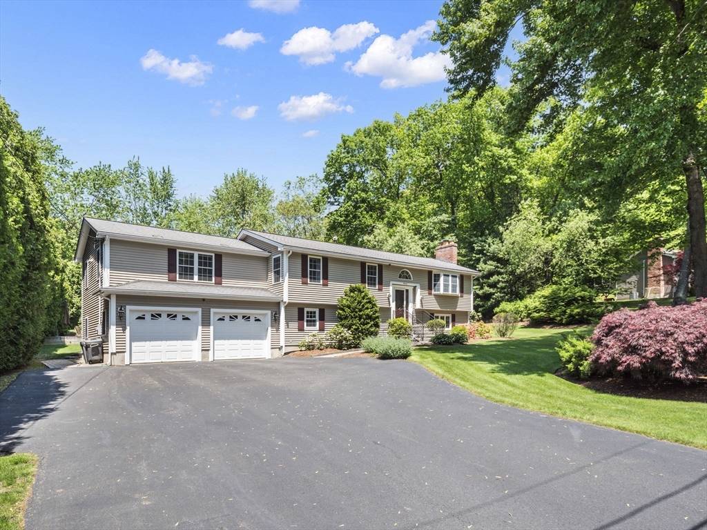 Chelmsford, MA 01824,13 Crabapple Ln