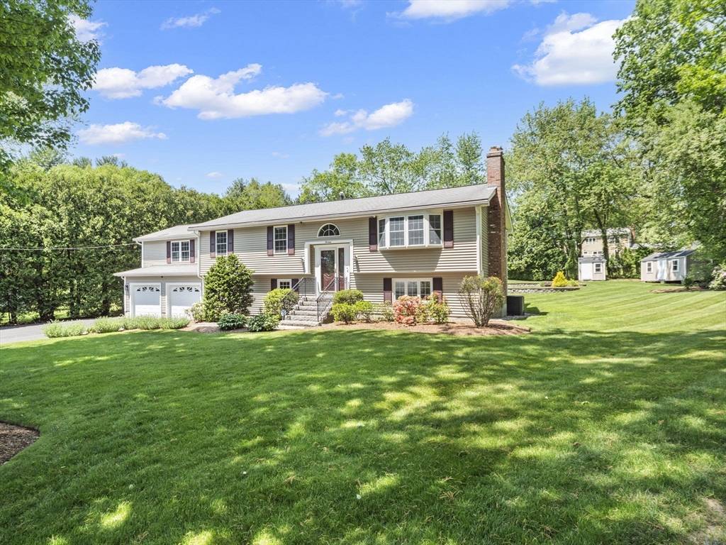 Chelmsford, MA 01824,13 Crabapple Ln