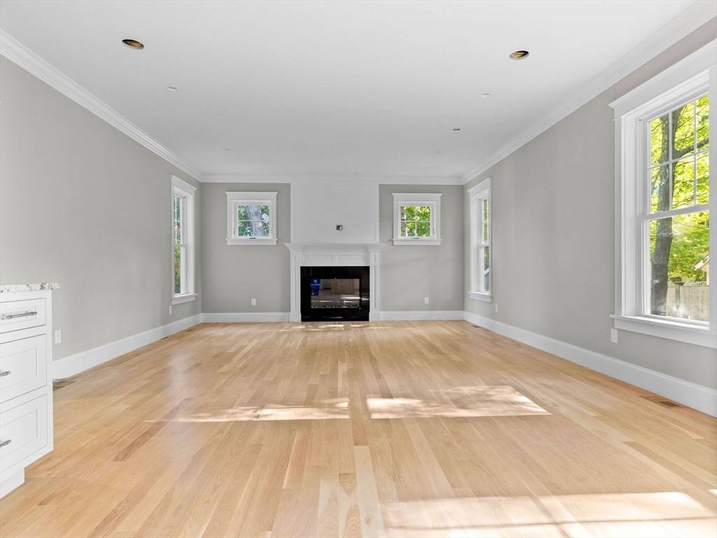 Wellesley, MA 02482,14 Oakencroft Road