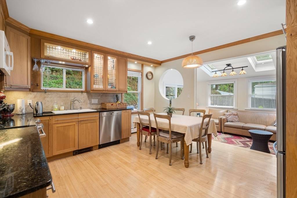 Needham, MA 02494,24 Dale St #24