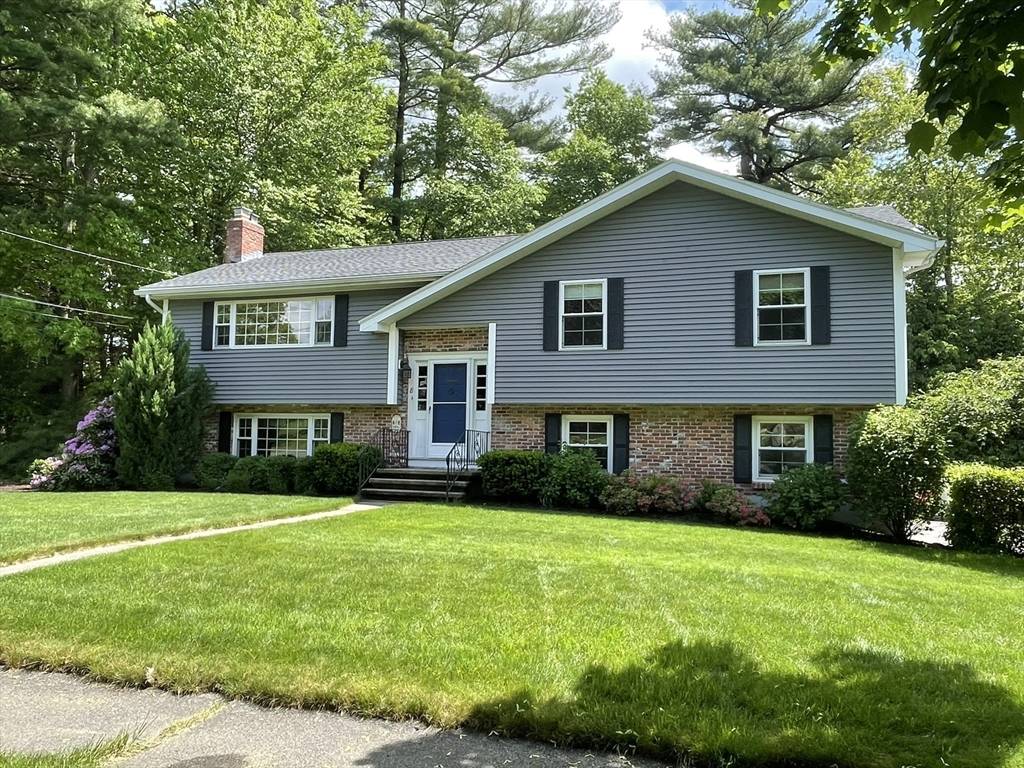 Beverly, MA 01915,8 Fieldstone Ln