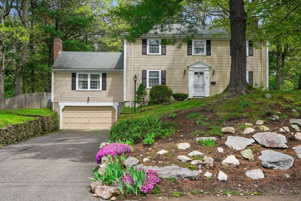 Wellesley, MA 02482,26 Pembroke Rd