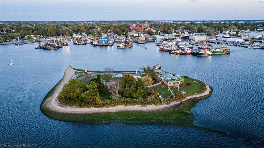 Fairhaven, MA 02719,1 Crow Island