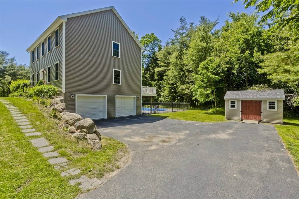 Granby, MA 01033,53 Porter St