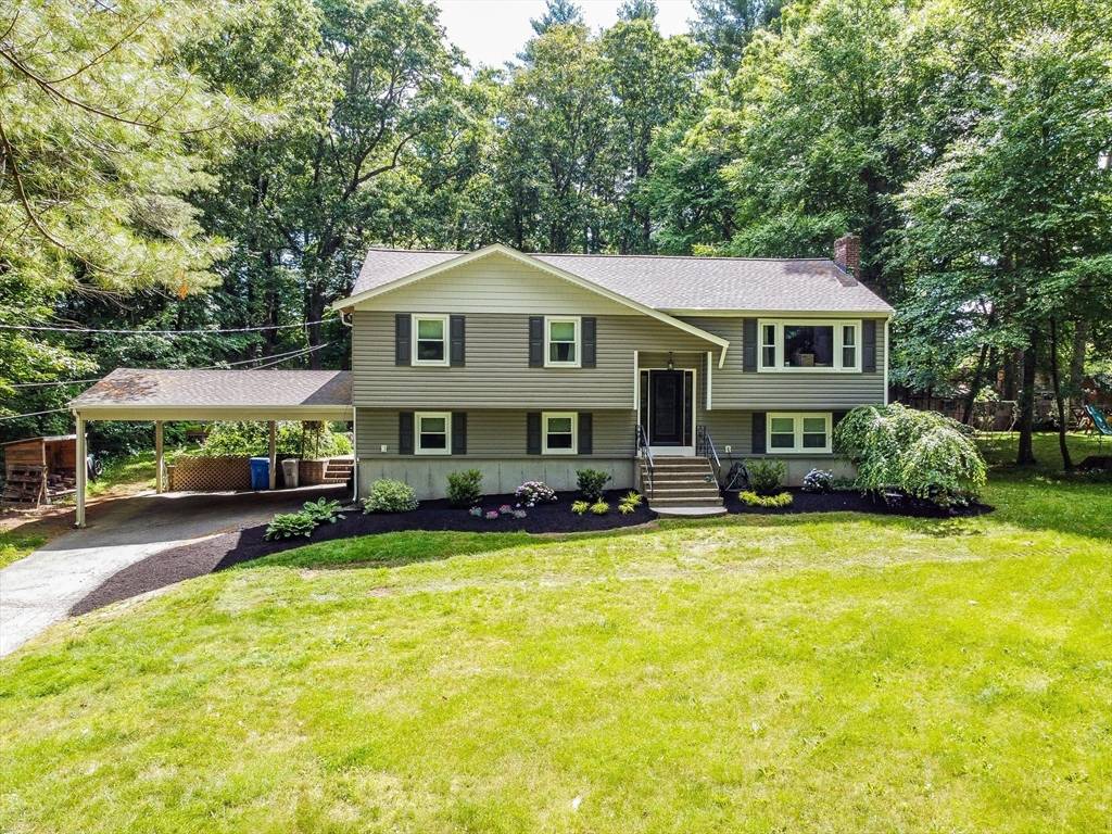 Holliston, MA 01746,21 Wendy Ln