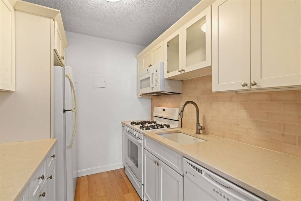 Brookline, MA 02445,33 Pond Ave #1110