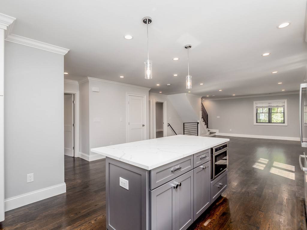 Brookline, MA 02445,31 Heath St. #2