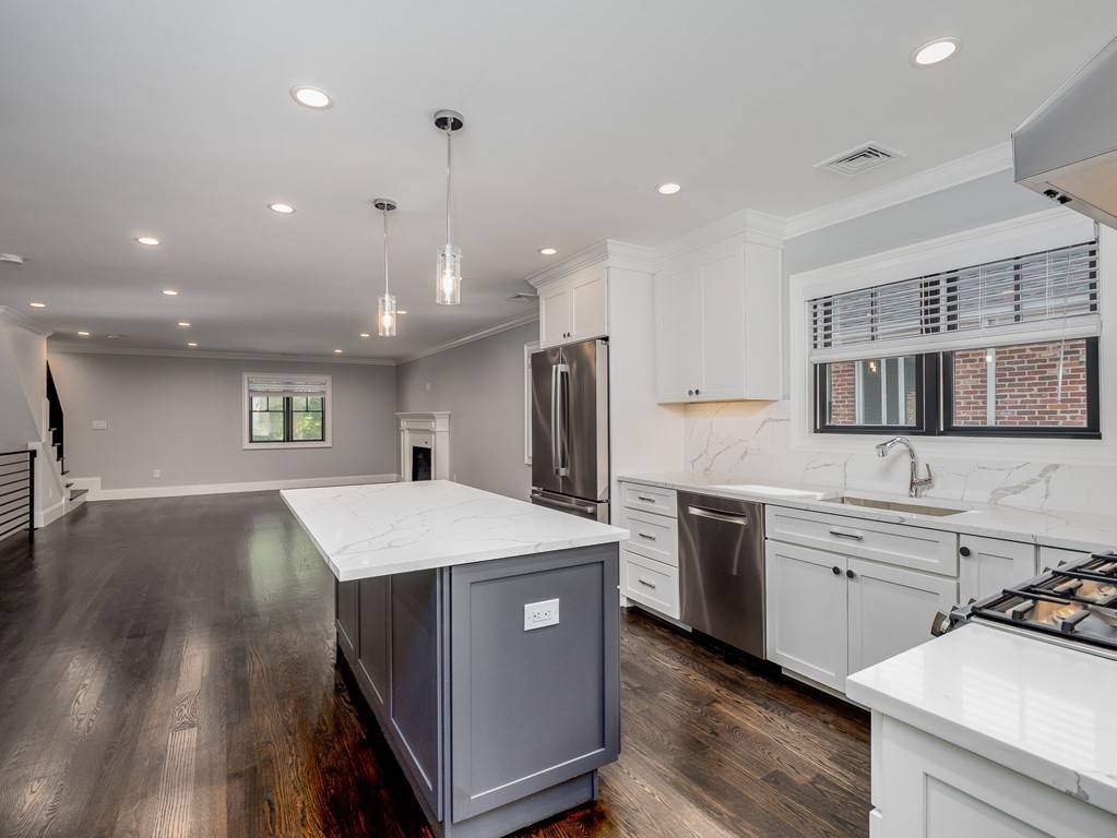 Brookline, MA 02445,31 Heath St. #2