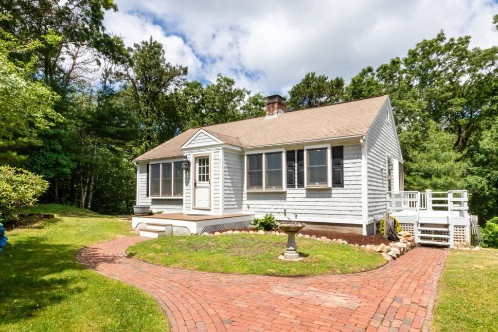 Bourne, MA 02561,9 Woodland Rd