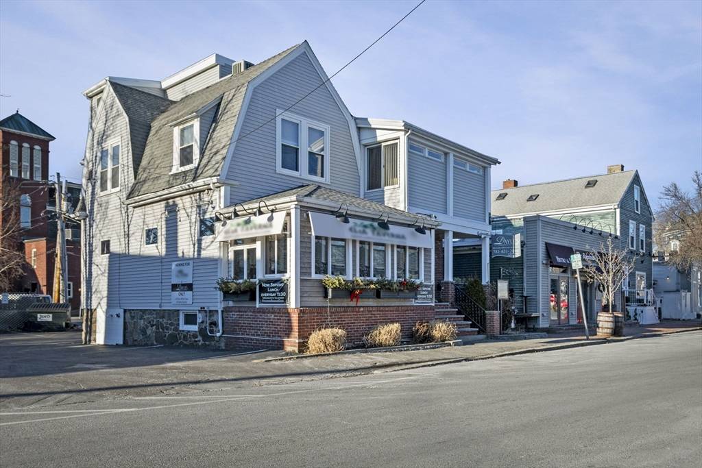 Marblehead, MA 01945,261-1 Washington Street