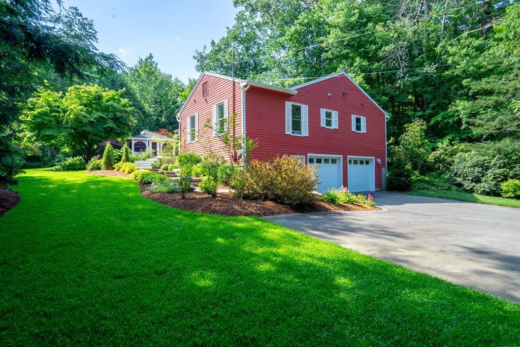 Belchertown, MA 01007,285 Old Enfield Road