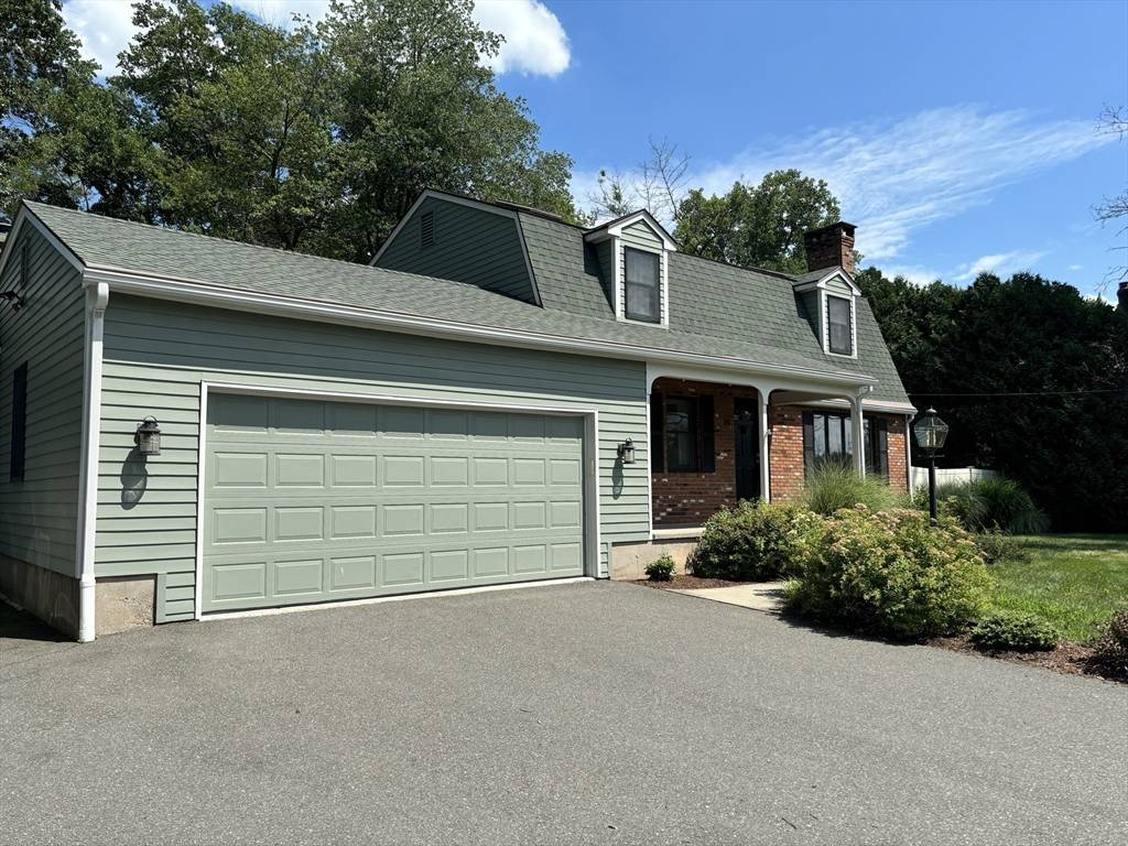 South Hadley, MA 01075,86 Alvord St