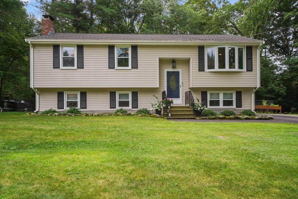 Norton, MA 02766,2 Acorn Rd