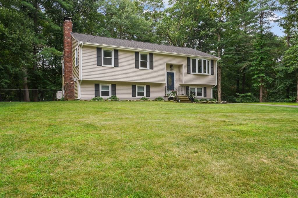 Norton, MA 02766,2 Acorn Rd