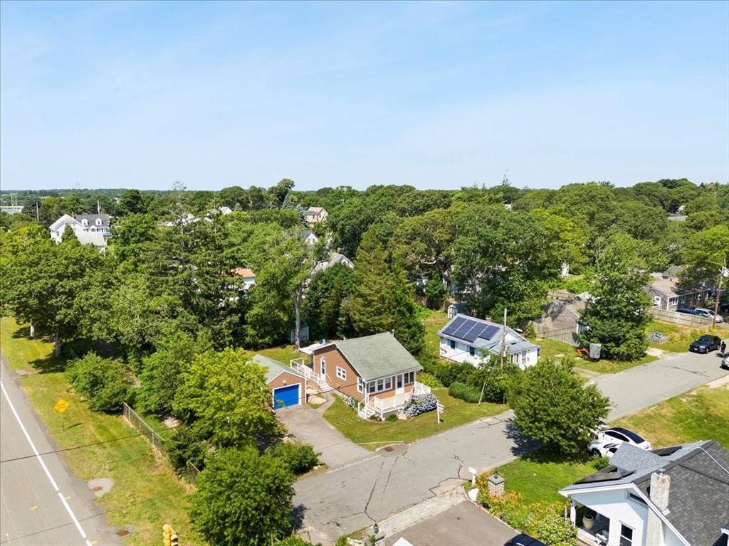 Bourne, MA 02532,15 Buzzards Bay Ave