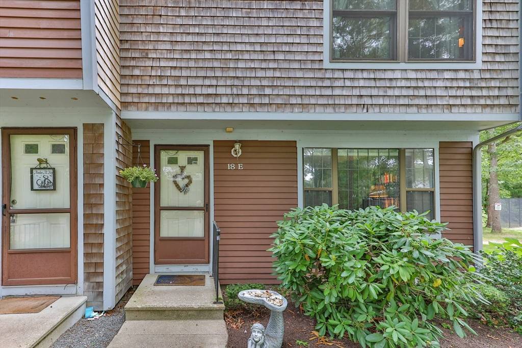 Mashpee, MA 02649,195 Falmouth Rd #18E