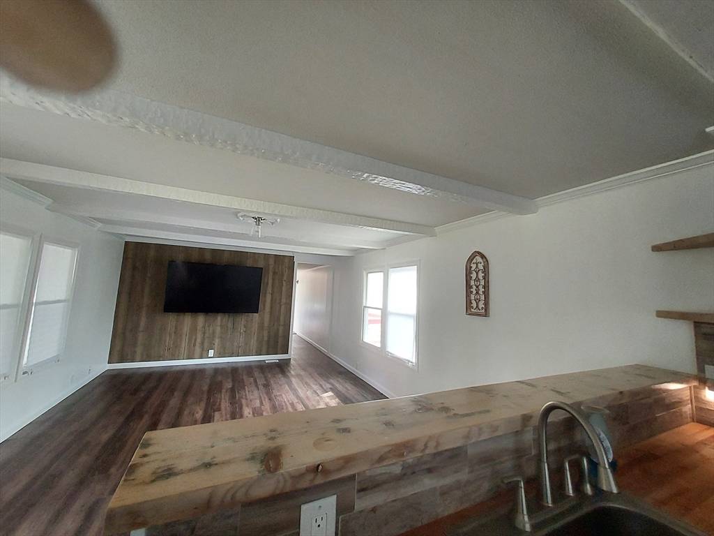 Wales, MA 01081,32 Cedar Ln