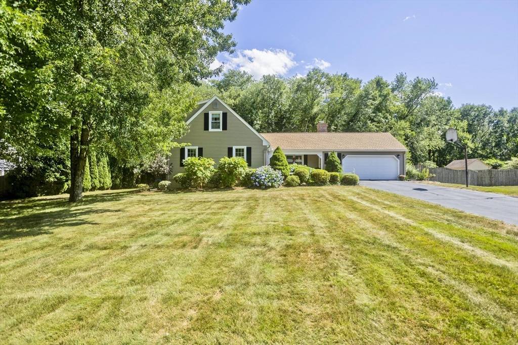 East Longmeadow, MA 01028,27 Pineywoods Dr