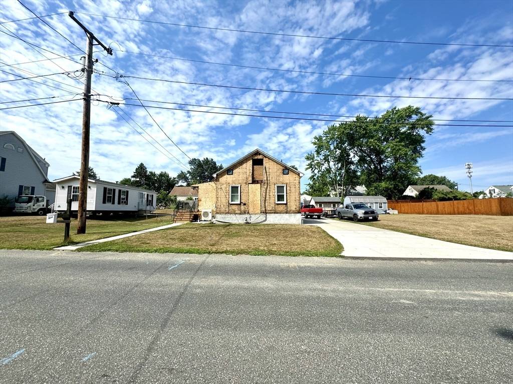 Wilbraham, MA 01095,16 Dudley St