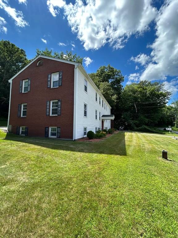 Dudley, MA 01571,17 Southbridge Rd #4