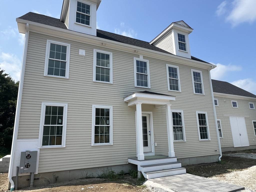 Amesbury, MA 01913,5 Moncrief #1