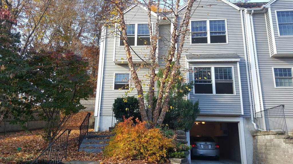 Wellesley, MA 02125,4 Edgemoor Circle #1