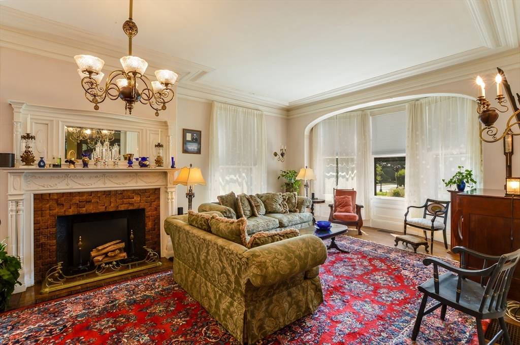 71 Hawthorn St New Bedford, MA 02740