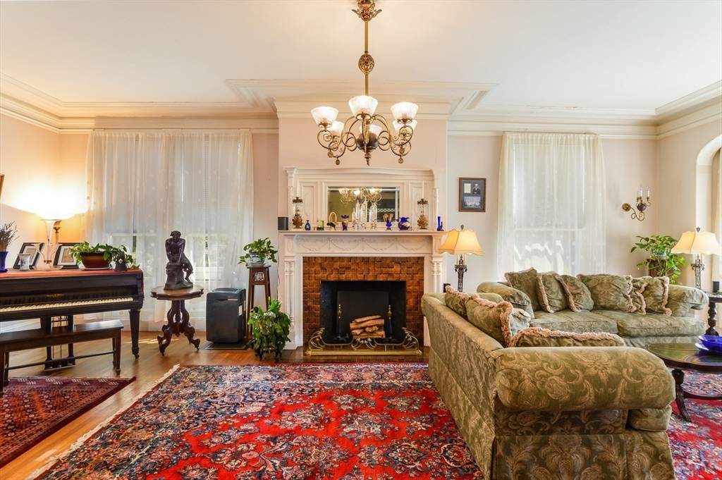 71 Hawthorn St New Bedford, MA 02740