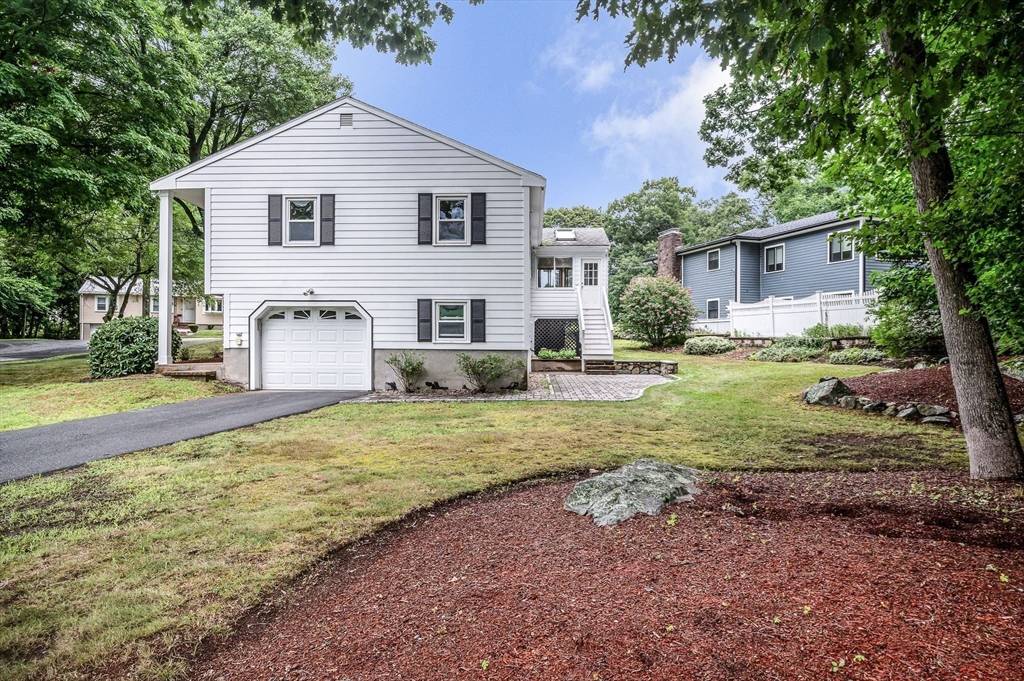 Wakefield, MA 01880,4 Andrews Rd