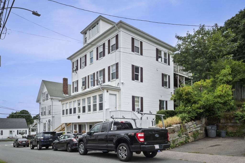 Gloucester, MA 01930,4 Oak Street #4A